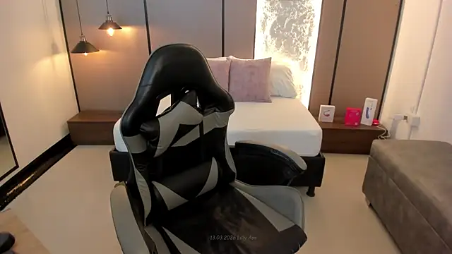 Snapshot of lilly_ass_ chatting on 03-13-26, 12:45 lilly ass online show from 03-13-26, 12:45