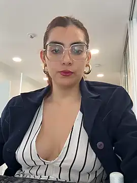 MartinaSooler online show from 02-14-25, 03:58