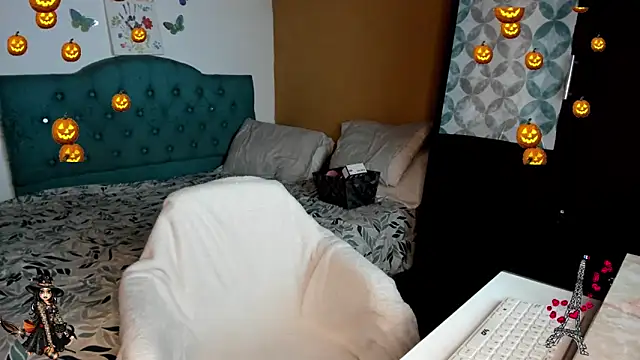 Snapshot of nataparis chatting on 10-27-25, 12:26 nataparis online show from 10-27-25, 12:26