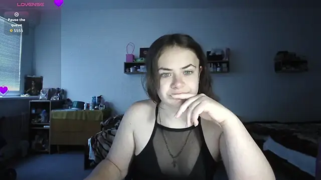 Snapshot of Your___Hope chatting on 11-12-25, 06:36 Your Hope online show from 11-12-25, 06:36