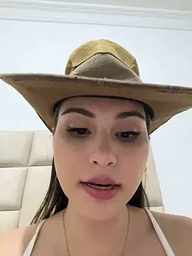 Snapshot of Aitana_Hilton_ chatting on 02-08-25, 01:43 Aitana Hilton online show from 02-08-25, 01:43