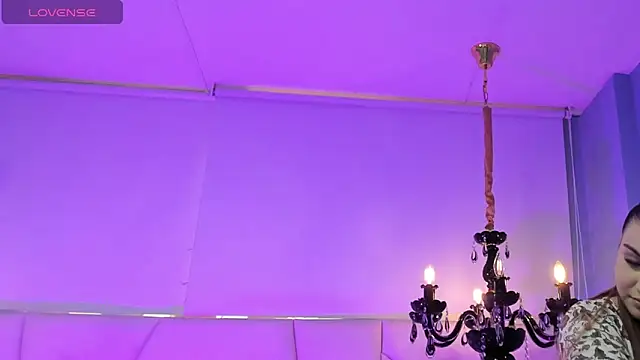 Aitana Hilton  online show from 10-08-25, 12:03