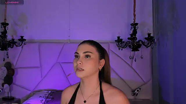 Aitana Hilton  online show from 10-14-25, 12:17