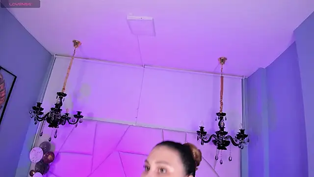 Aitana Hilton  online show from 10-17-25, 11:57