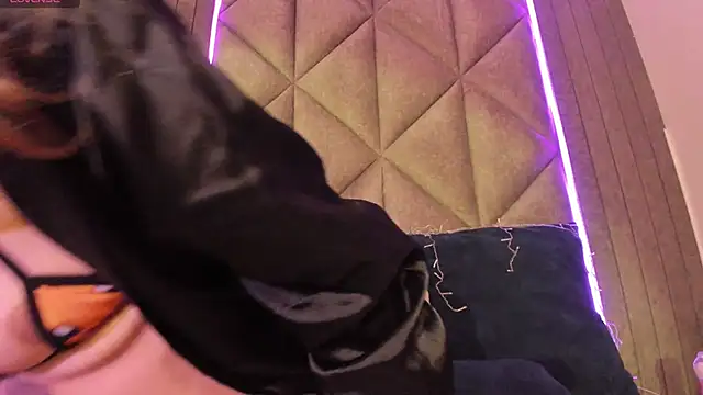 Snapshot of SabrinaSpell_ chatting on 03-18-25, 02:59 SabrinaSpell online show from 03-18-25, 02:59