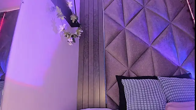 Snapshot of SabrinaSpell_ chatting on 10-19-25, 11:55 SabrinaSpell online show from 10-19-25, 11:55