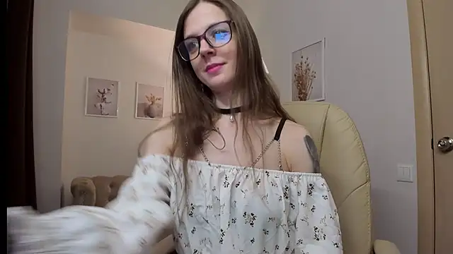 Snapshot of Iriss_Miller chatting on 01-20-25, 03:15 Iriss Miller online show from 01-20-25, 03:15