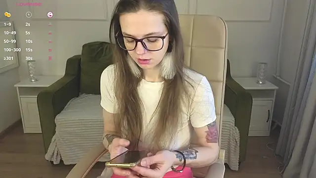 Snapshot of Iriss_Miller chatting on 02-21-25, 12:28 Iriss Miller online show from 02-21-25, 12:28