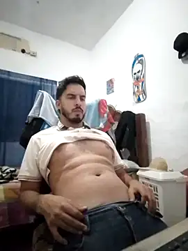 Snapshot of alejo5288 chatting on 11-16-25, 01:44 alejo5288 online show from 11-16-25, 01:44