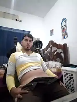 Snapshot of alejo5288 chatting on 11-19-25, 04:01 alejo5288 online show from 11-19-25, 04:01