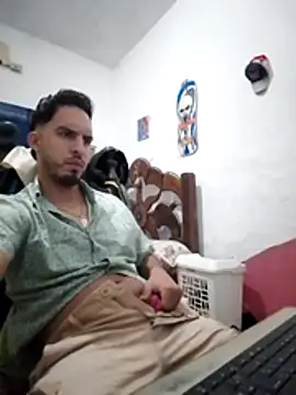 Snapshot of alejo5288 chatting on 11-20-25, 04:01 alejo5288 online show from 11-20-25, 04:01