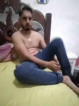 Snapshot of alejo5288 chatting on 02-26-26, 04:22 alejo5288 online show from 02-26-26, 04:22