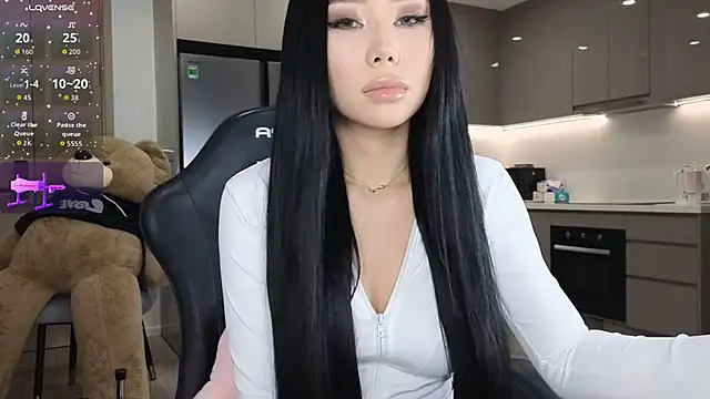 Snapshot of asianqueeny chatting on 11-05-25, 12:43 asianqueeny online show from 11-05-25, 12:43