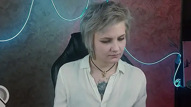 EvaBrownie online show from 01-27-25, 05:48