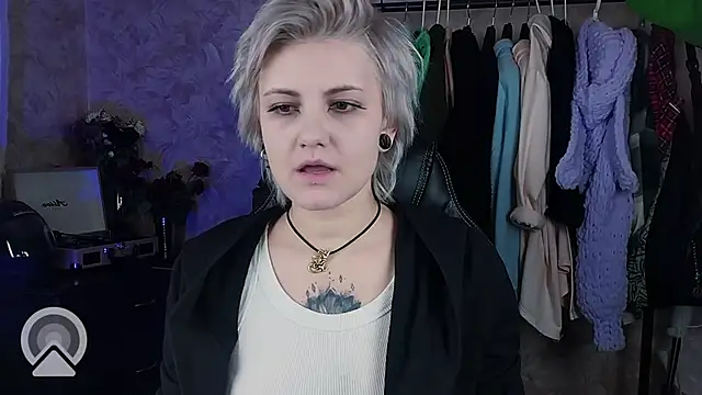 EvaBrownie online show from 01-28-25, 03:35