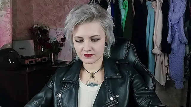 EvaBrownie online show from 01-28-25, 06:39