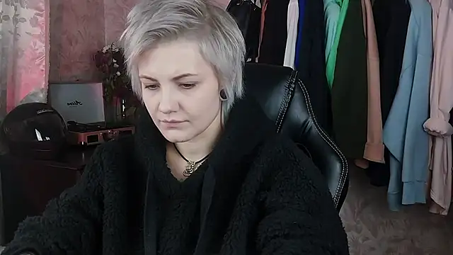 EvaBrownie online show from 01-29-25, 08:18