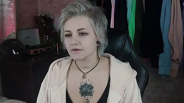 EvaBrownie online show from 01-29-25, 11:51