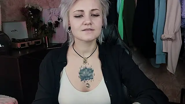 EvaBrownie online show from 01-31-25, 12:29