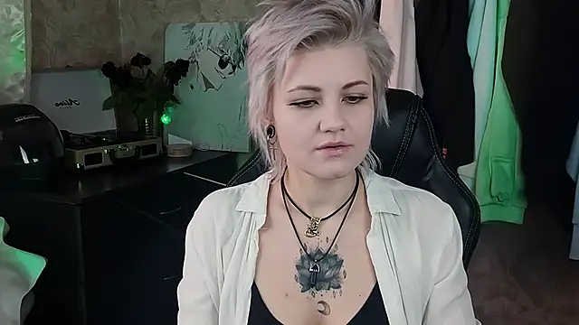 EvaBrownie online show from 02-04-25, 08:35