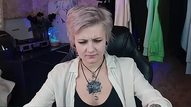 EvaBrownie online show from 02-04-25, 11:38
