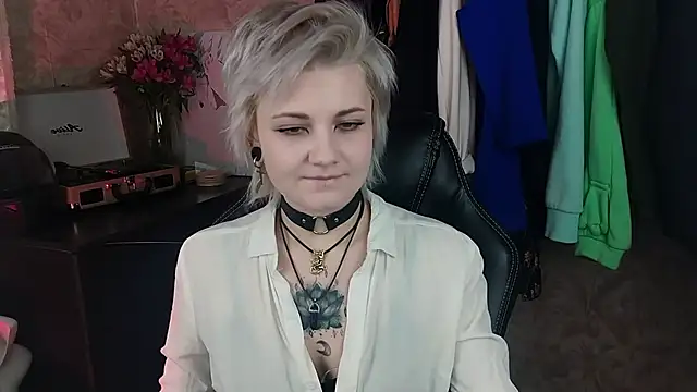 EvaBrownie online show from 02-11-25, 08:15