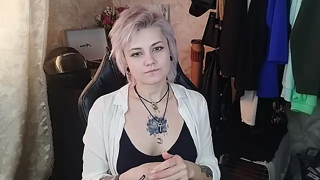 EvaBrownie online show from 02-18-25, 11:33