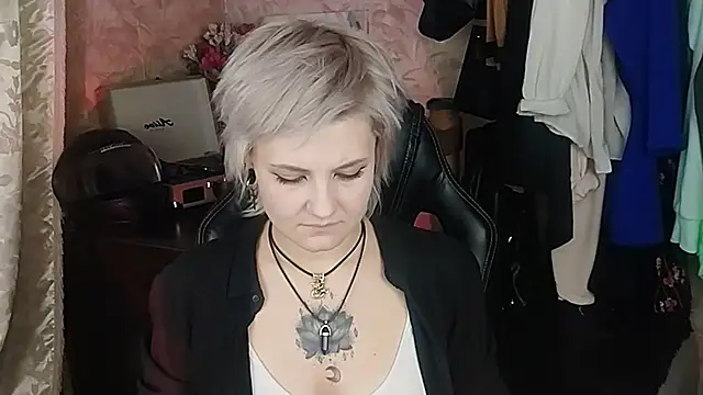 EvaBrownie online show from 02-18-25, 04:26