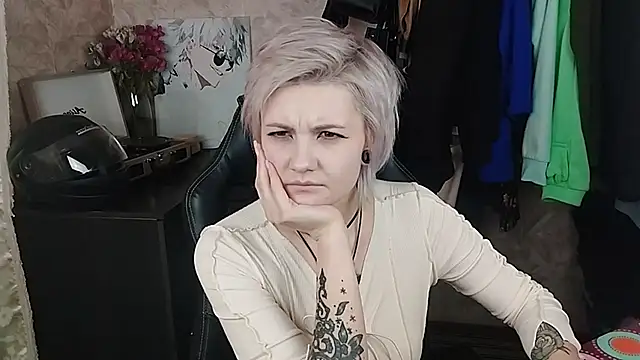 EvaBrownie online show from 02-21-25, 12:28