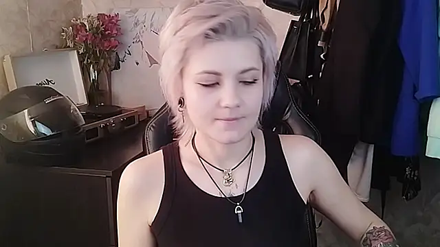 EvaBrownie online show from 02-24-25, 08:49