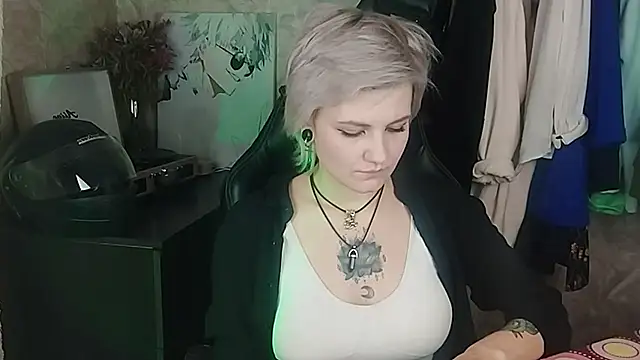 EvaBrownie online show from 02-27-25, 02:21