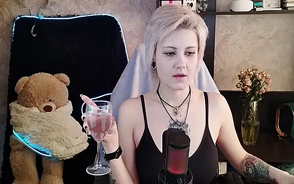 EvaBrownie online show from 03-16-25, 08:10