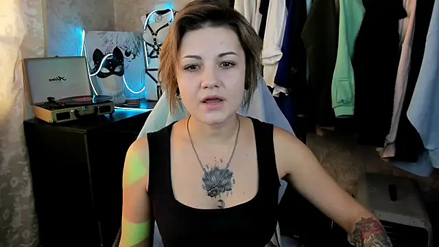 EvaBrownie online show from 09-20-25, 10:49