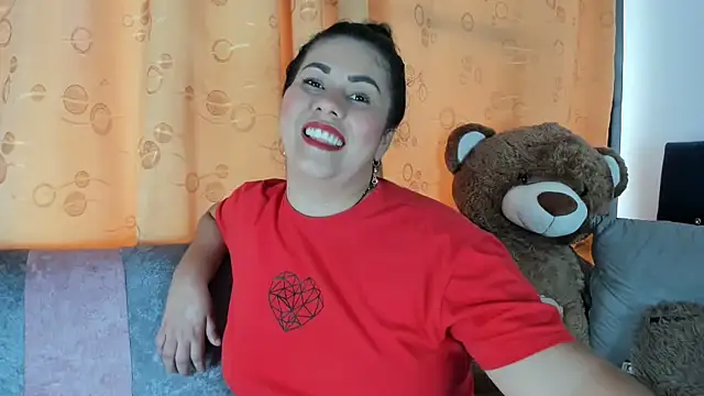 Snapshot of thamara226 chatting on 01-14-26, 03:39 thamara226 online show from 01-14-26, 03:39