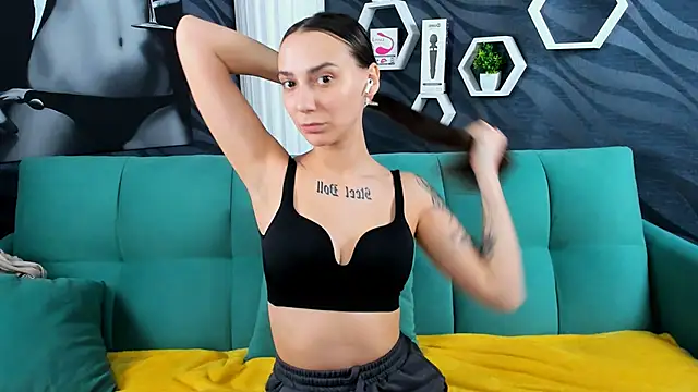Snapshot of annabishop chatting on 02-20-25, 11:31 annabishop online show from 02-20-25, 11:31