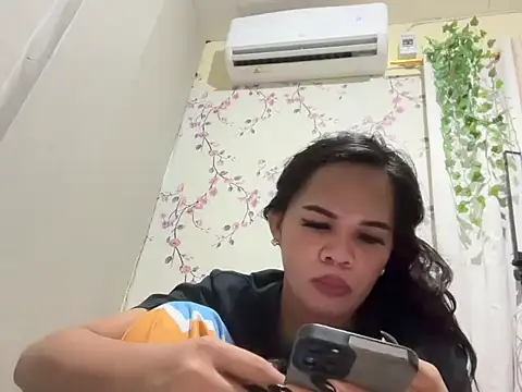 SophiaCourthaway online show from 10-30-25, 07:25