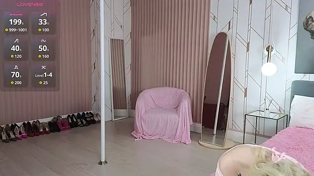 Snapshot of Eva__Summer chatting on 10-06-25, 04:10 Eva Summer online show from 10-06-25, 04:10