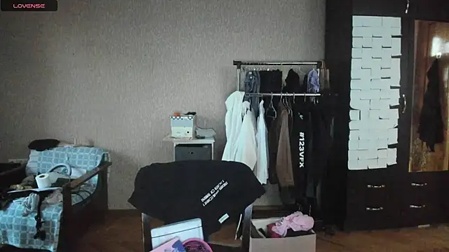 Snapshot of _Roselina_ chatting on 06-28-26, 04:46 Roselina online show from 06-28-26, 04:46