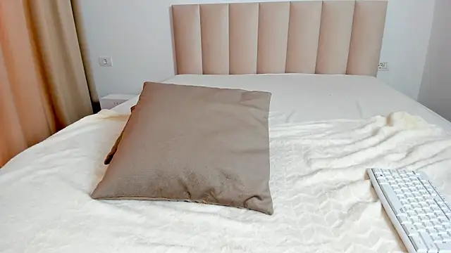 Snapshot of Saradiamond1 chatting on 01-26-25, 12:22 Saradiamond1 online show from 01-26-25, 12:22