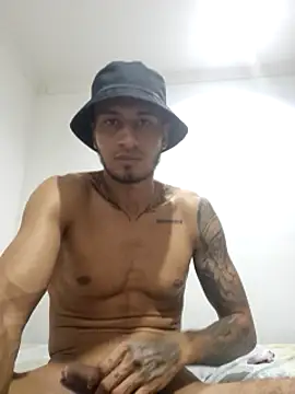 Snapshot of DrakeVega chatting on 01-19-25, 11:43 DrakeVega online show from 01-19-25, 11:43