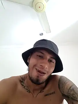 Snapshot of DrakeVega chatting on 01-28-25, 06:17 DrakeVega online show from 01-28-25, 06:17
