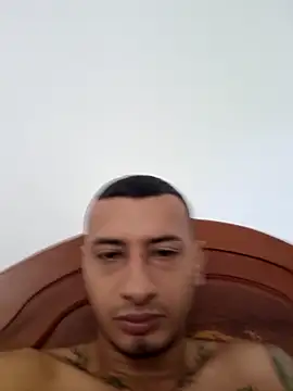 Snapshot of DrakeVega chatting on 02-11-25, 01:30 DrakeVega online show from 02-11-25, 01:30