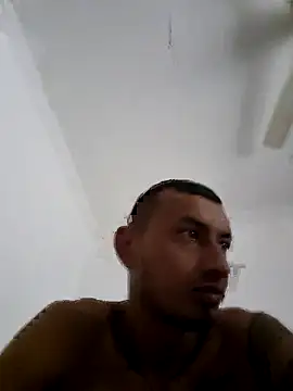 Snapshot of DrakeVega chatting on 02-16-25, 12:43 DrakeVega online show from 02-16-25, 12:43
