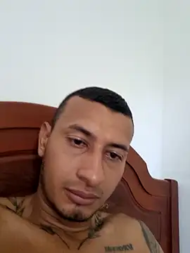 Snapshot of DrakeVega chatting on 02-16-25, 08:00 DrakeVega online show from 02-16-25, 08:00