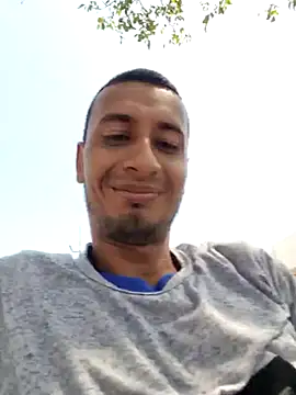 Snapshot of DrakeVega chatting on 02-19-25, 03:49 DrakeVega online show from 02-19-25, 03:49