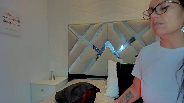 raquell moore online show from 03-06-25, 08:19