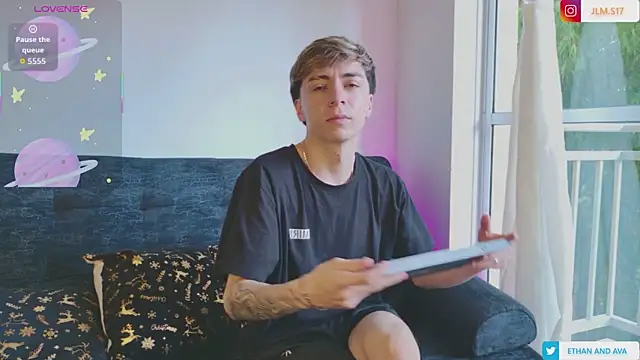 ethan and ava online show from 11-26-25, 01:34