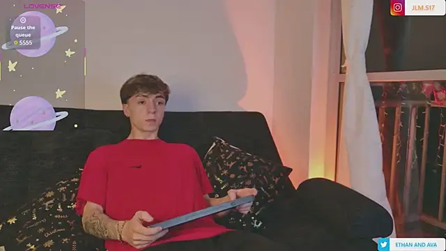 ethan and ava online show from 12-20-25, 01:34