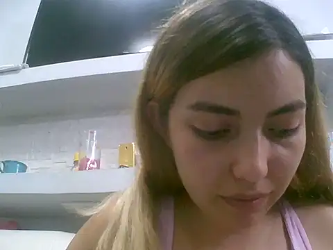 VittoriaTaylor online show from 03-25-26, 04:07