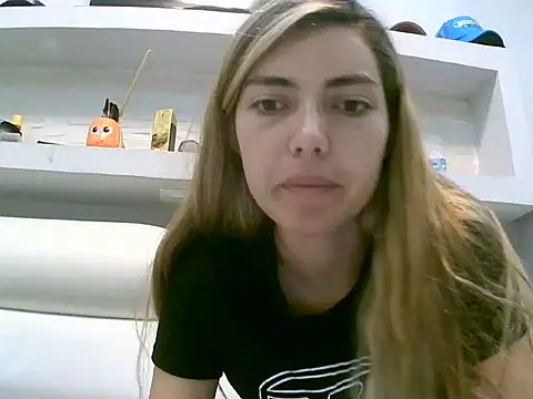 Snapshot of VittoriaTaylor chatting on 05-02-26, 01:43 VittoriaTaylor online show from 05-02-26, 01:43